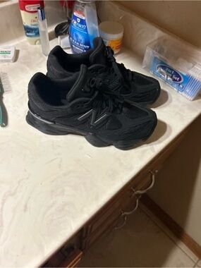 New balance used 3 times and in really good condition. size 7